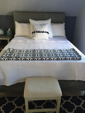 3 bedrooms, iron/ironing board, free WiFi, bed sheets - In the Heart of the Village 3 Bedrooms  with Views of the Harbor (Boothbay Harbor)