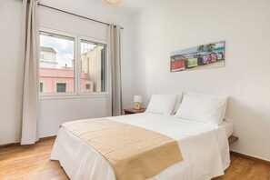 4 camere, insonorizzazione, ferro/asse da stiro, Wi-Fi gratuito