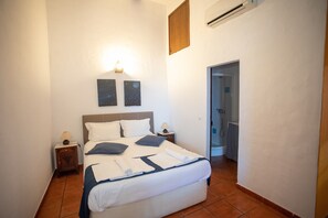 1 chambre, coffres-forts dans les chambres, fer et planche à repasser