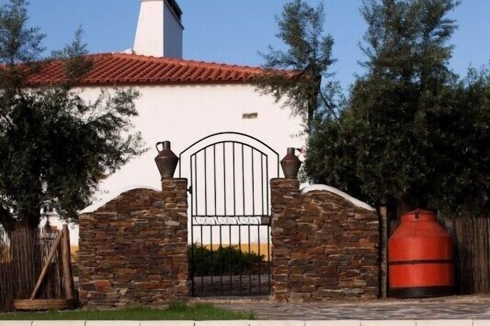 Casa AZUL inOrganic farm in Terena - Alentejo, Portugal