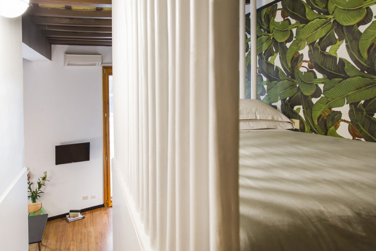 Iron/ironing board, travel cot, WiFi, bed sheets