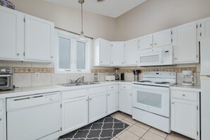 Fridge, microwave, oven, stovetop - 5233- Surfin' Shamrock, KDH home with private swimming pool, hot tub, and rec room with pool table (Kill Devil Hills)