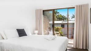 3 bedrooms, WiFi, bed sheets - Mango Tree 4 - 63 Shirley Street (Byron Shire)