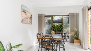 Dining - Mango Tree 4 - 63 Shirley Street (Byron Shire)