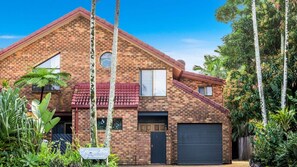 Exterior - Mango Tree 4 - 63 Shirley Street (Byron Shire)