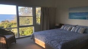 3 chambres, fer et planche à repasser, draps fournis