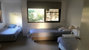 3 bedrooms, iron/ironing board, bed sheets