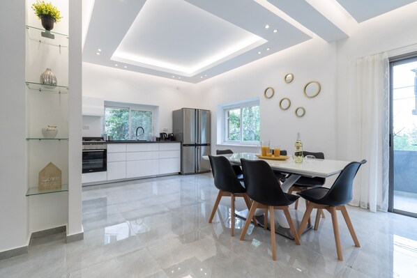 Microwave, coffee/tea maker, cookware/dishes/utensils