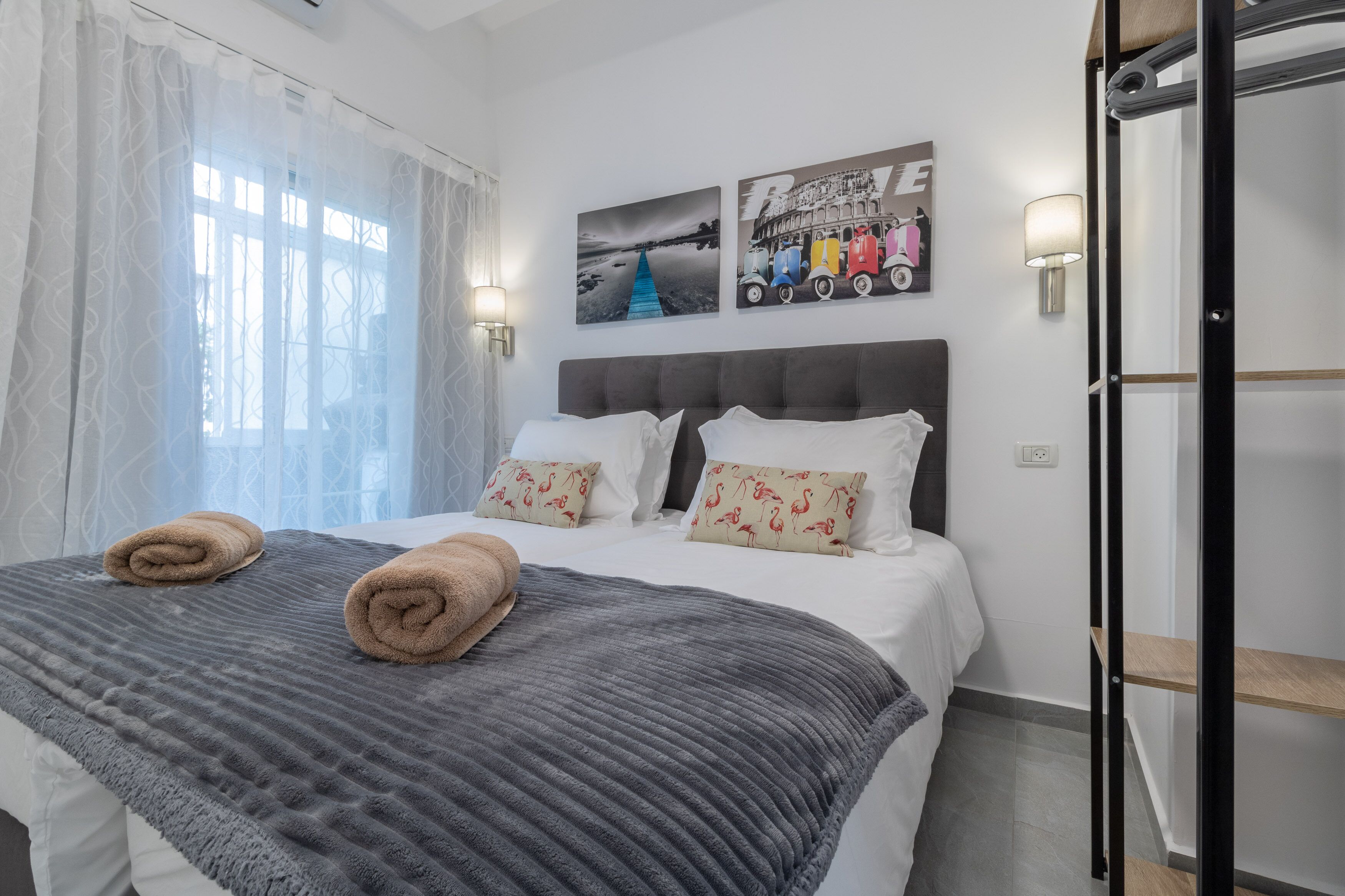 3 bedrooms, iron/ironing board, internet, bed sheets