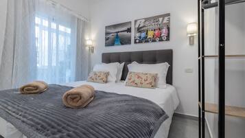 3 bedrooms, iron/ironing board, internet, bed sheets