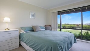 2 bedrooms, iron/ironing board - Paradise Court 6, Tura Beach (Tura Beach)