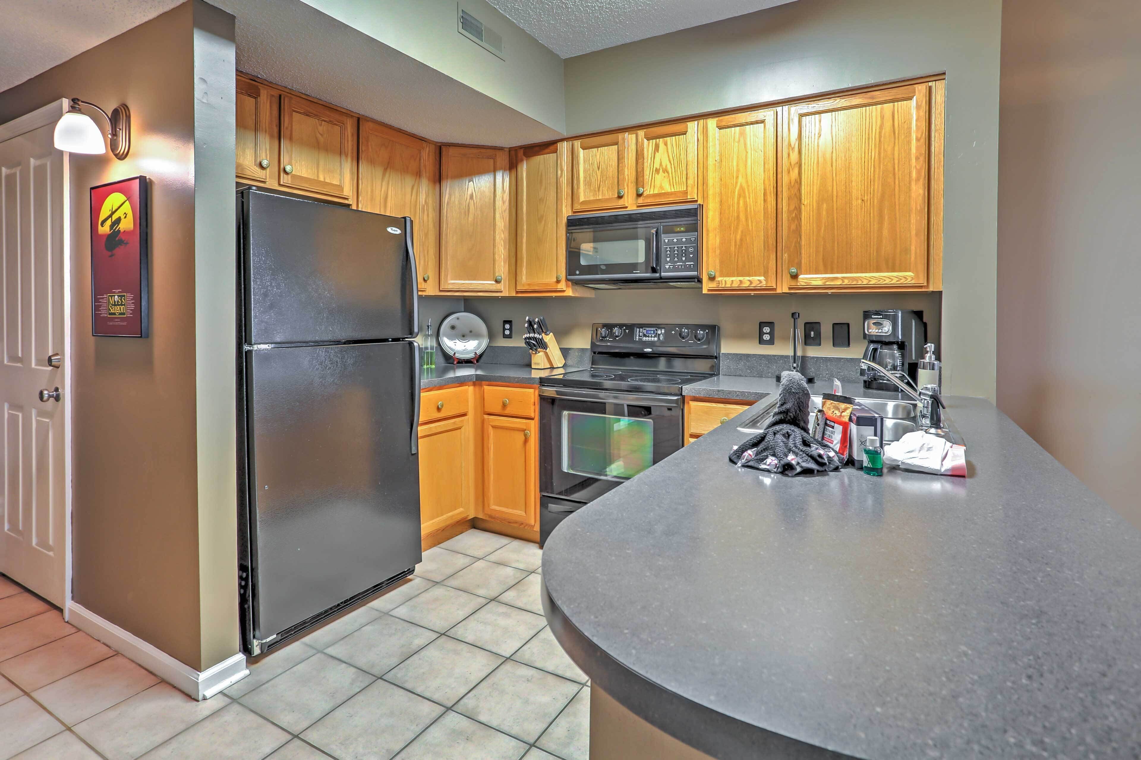 Fridge, microwave, stovetop, dishwasher