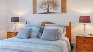 2 bedrooms, iron/ironing board, bed sheets
