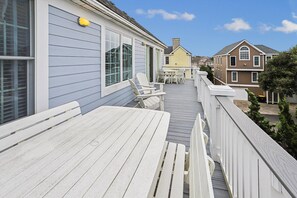 Outdoor dining - 1606 - Shades of Sand, a spacious 4-bed 4.5-bath Corolla, NC, hot tub, perfect for up to 9 guests. (Corolla)