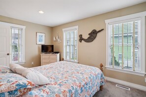 4 habitaciones, tabla de planchar con plancha, wifi y ropa de cama