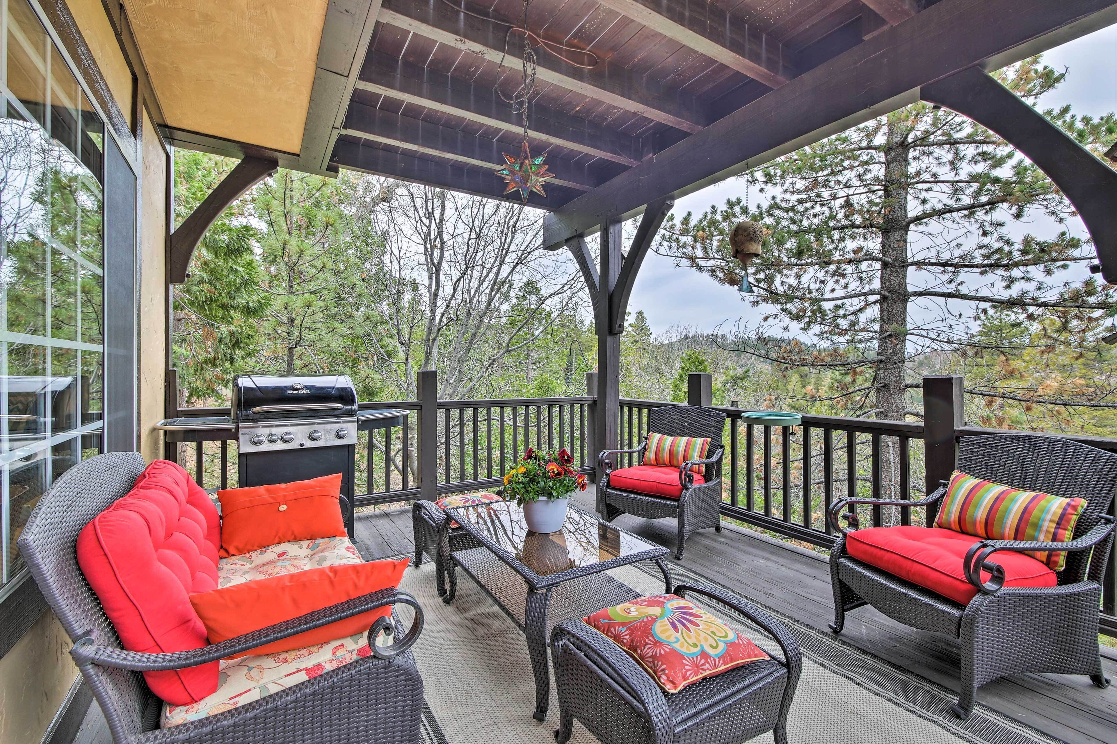 Luxe Lake Arrowhead Home w/ Deck, 3 Mi to Village!