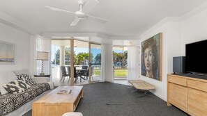 Smart TV - The Palms 4 - 54 Lawson Street (Byron Shire)