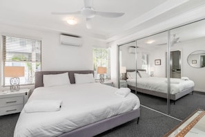 2 bedrooms, iron/ironing board, free WiFi, bed sheets