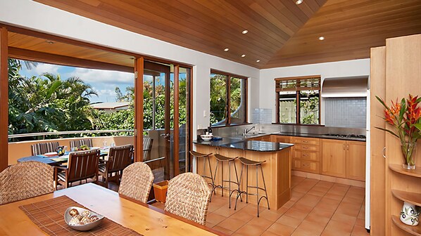 Dining - Beachbound 2 - 9 Marine Parade, Wategos Beach (Byron Shire)