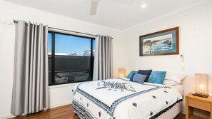 3 bedrooms, WiFi, bed sheets - Absolute Solace - 2/8 Lawson St (Byron Shire)