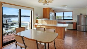 Dining - SeaLeka 6 (Merimbula)