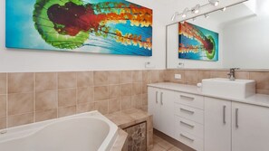 Shower, jetted bath, hair dryer, towels