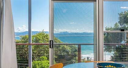 Wategos House - 13 Brownell Drive, Wategos