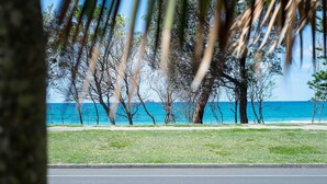 Beach nearby - Byron Bay Accom - Nautilus 1 - 46 Lawson Street (Byron Shire)