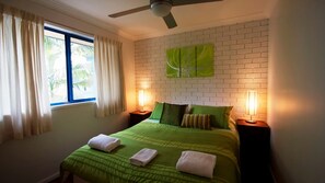 3 bedrooms, WiFi, bed sheets - Belongil Beach Apartment - 3 - 41 Childe Street (Byron Shire)