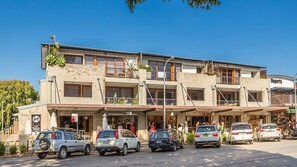 Exterior - Casablanca - 2 - 21-25 Fletcher Street (Byron Shire)