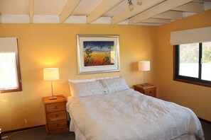 4 bedrooms - Gabbadah Beach House (Guilderton)
