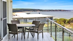 Outdoor dining - Quarterdeck 3 (Tura Beach)