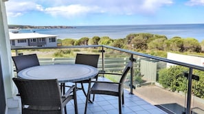 Outdoor dining - Quarterdeck 3 (Tura Beach)