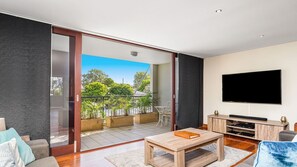 Smart TV - A Seventh Heaven Apartment 6 -21- 25 Fletcher Street (Byron Shire)
