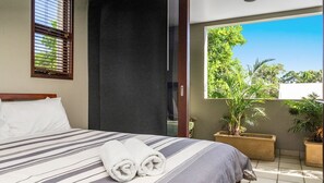 3 bedrooms, WiFi, bed sheets - A Seventh Heaven Apartment 6 -21- 25 Fletcher Street (Byron Shire)