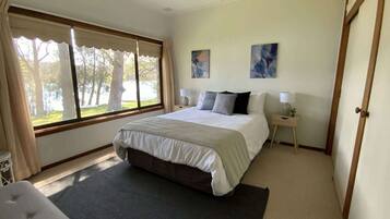 3 chambres, fer et planche à repasser