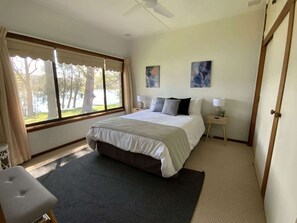 3 chambres, fer et planche à repasser