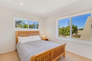 3 bedrooms, iron/ironing board, bed sheets - Bula Vista (Merimbula)