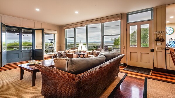 TV - Bantry Two- ocean views (Merimbula)