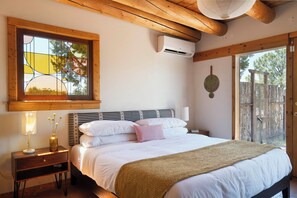 3 bedrooms, iron/ironing board, Internet, bed sheets - Santa Fe Desert Adobe Retreat - Mountain Views (Santa Fe)