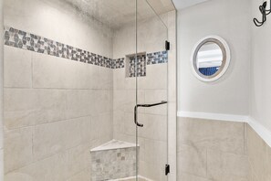 Hair dryer, towels - Beautifully Customized and Renovated with Special One-of-a-Kind Features! Gulf V (destin)