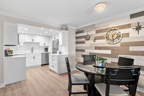 Fridge, microwave, oven, dishwasher - Beautifully Customized and Renovated with Special One-of-a-Kind Features! Gulf V (destin)