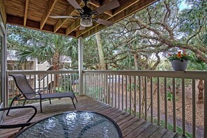 Property grounds - GREAT Central Resort Location! Walk to Amenities! Community Pool! (Isle Of Palms)