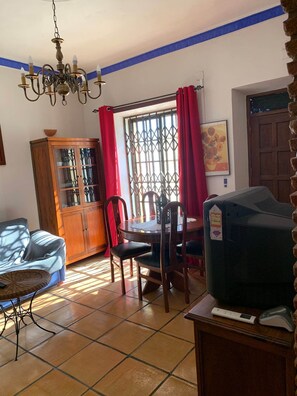 Interior - THE CALM OF THE FIELD NEAR THE BEACH PLEASURE (Olhão / Algarve)