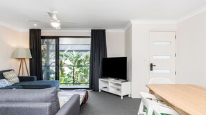 TV - Summer Central - Apartment 3  - 5-9 Somerset Street (Byron Shire)