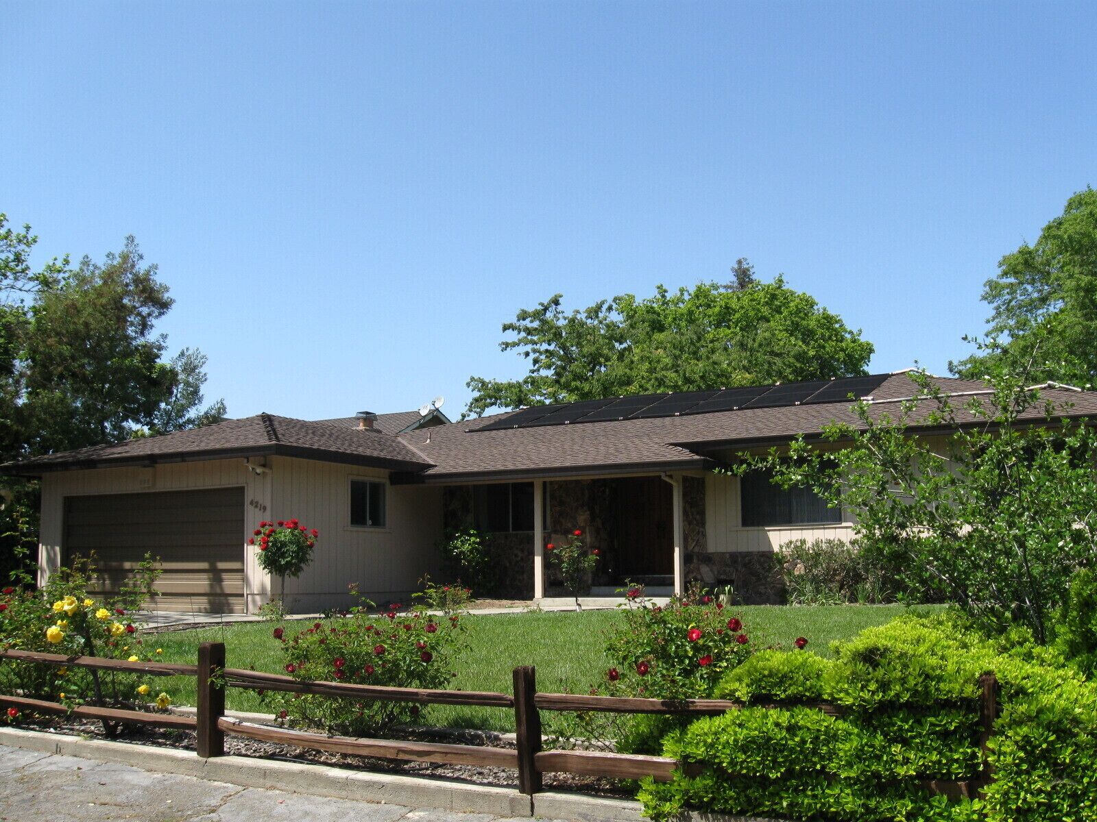 Sacramento Suburban with Pool