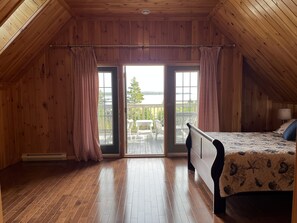 4 bedrooms, travel crib, WiFi, bed sheets