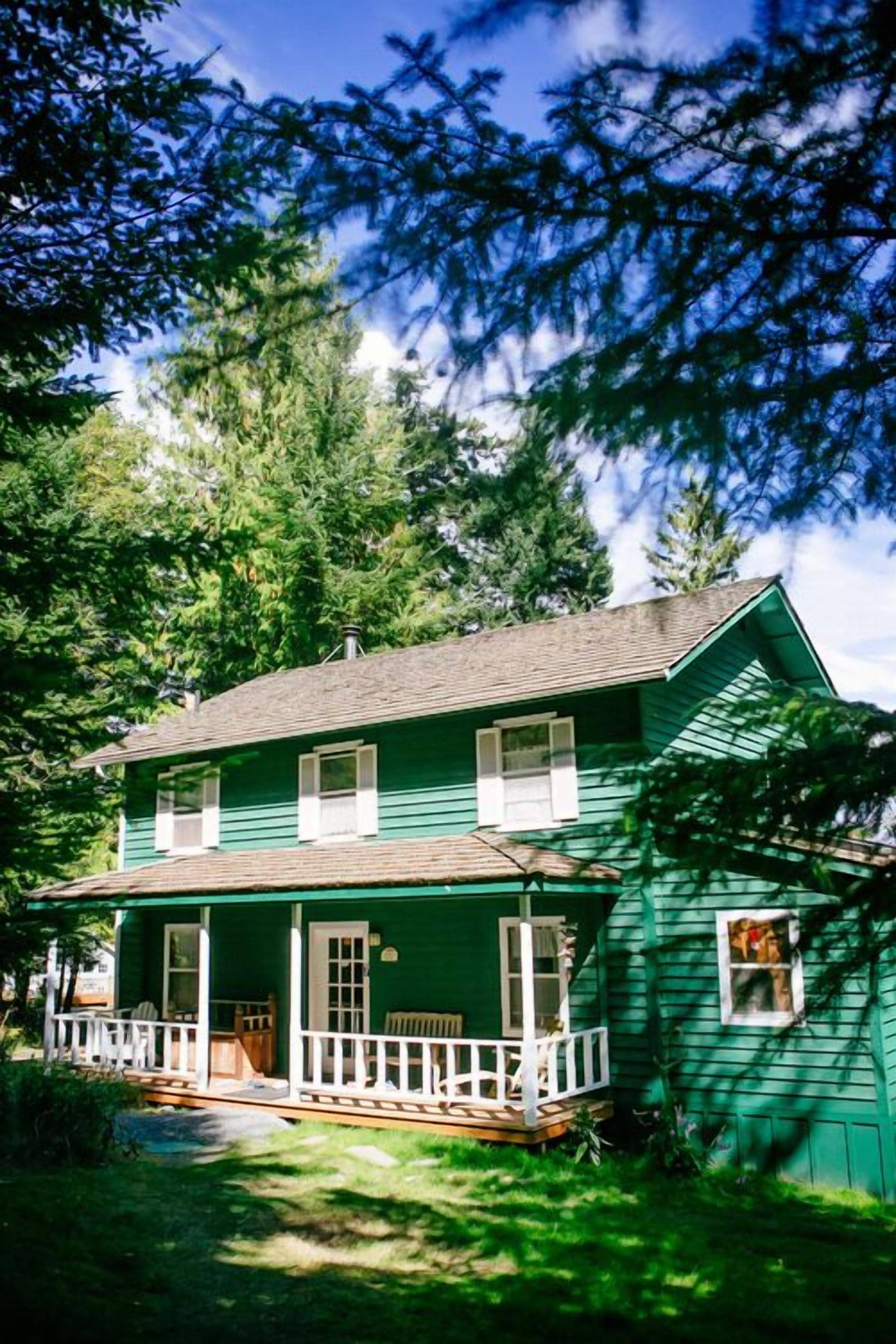 Traditional Beach House, Mt. Baker Views, Perfect for Families or Friend Groups