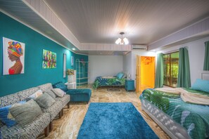 4 chambres, fer et planche à repasser, lit parapluie, Wi-Fi