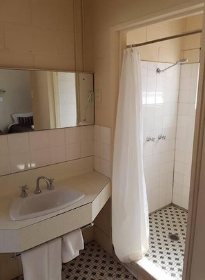 Double or Twin Room  | Bathroom | Shower, rainfall showerhead, free toiletries